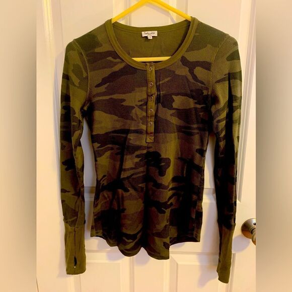 Splendid Anthropologie brand small camo waffle fitted shirt - Picture 2 of 4